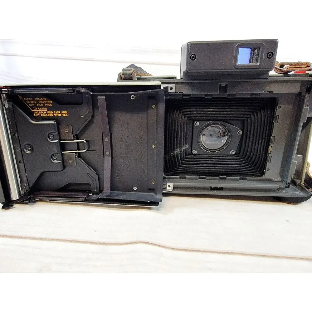 Vintage Polaroid Automatic Land Camera 215 W/Case, Manual and Flash Untested